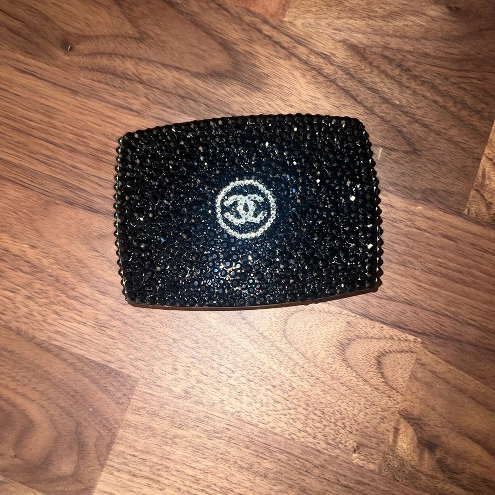 Chanel ULTRA‎ LE TEINT Powder Compact - Picture 10 of 10